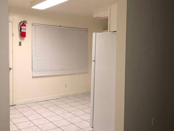 4th image of 256 E Helm Ave APT 19