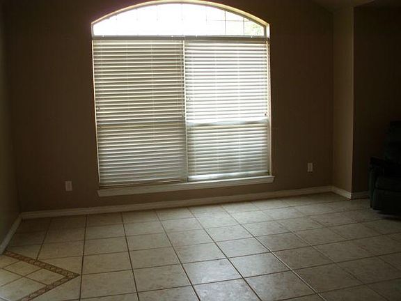 3rd image of 2302 Axis Ct