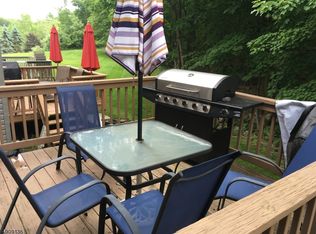 18 Tor Pl, Hopatcong, NJ 07843