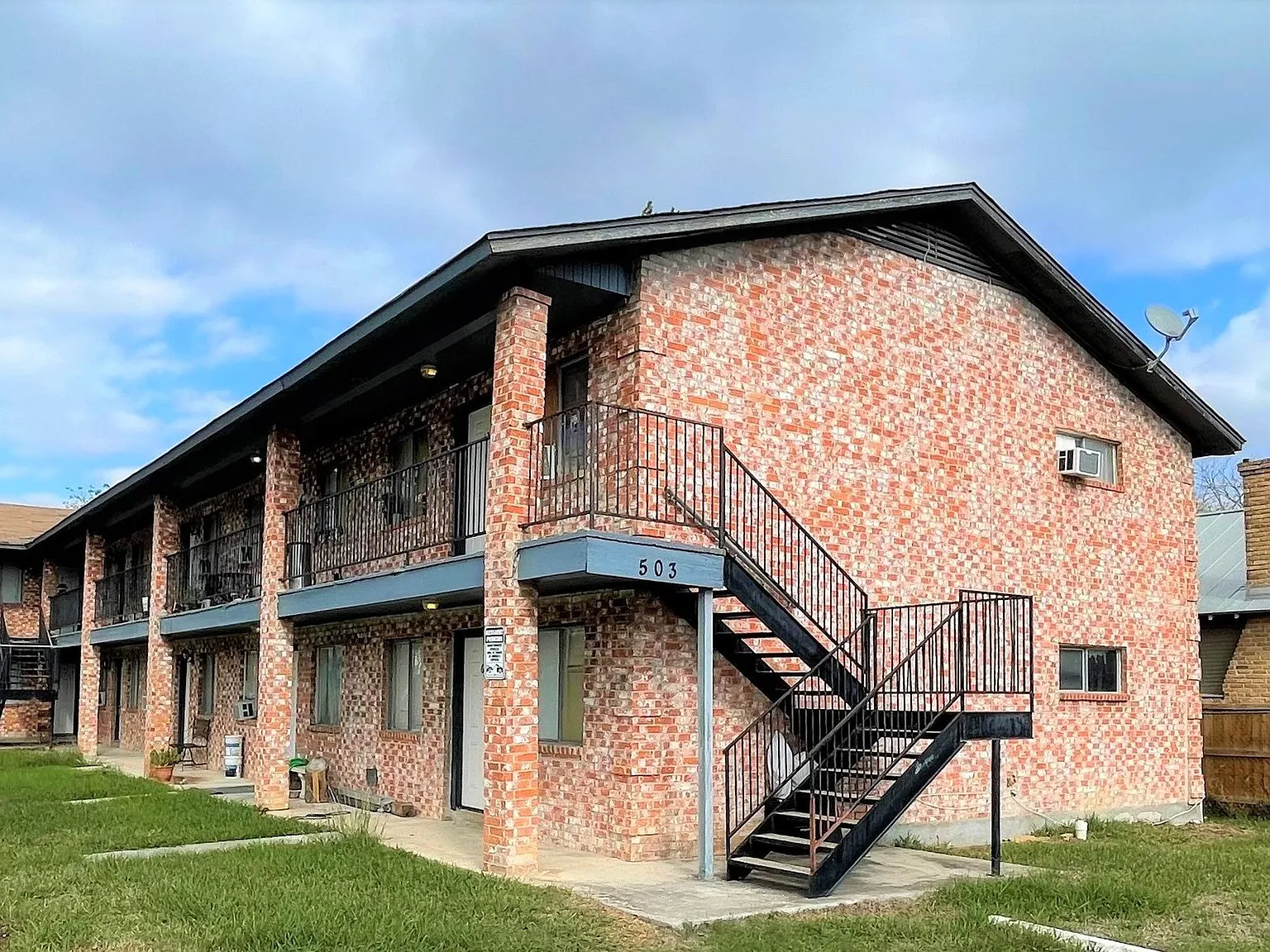 1-Bedroom Apartment Near St. Mary — Photo 1
