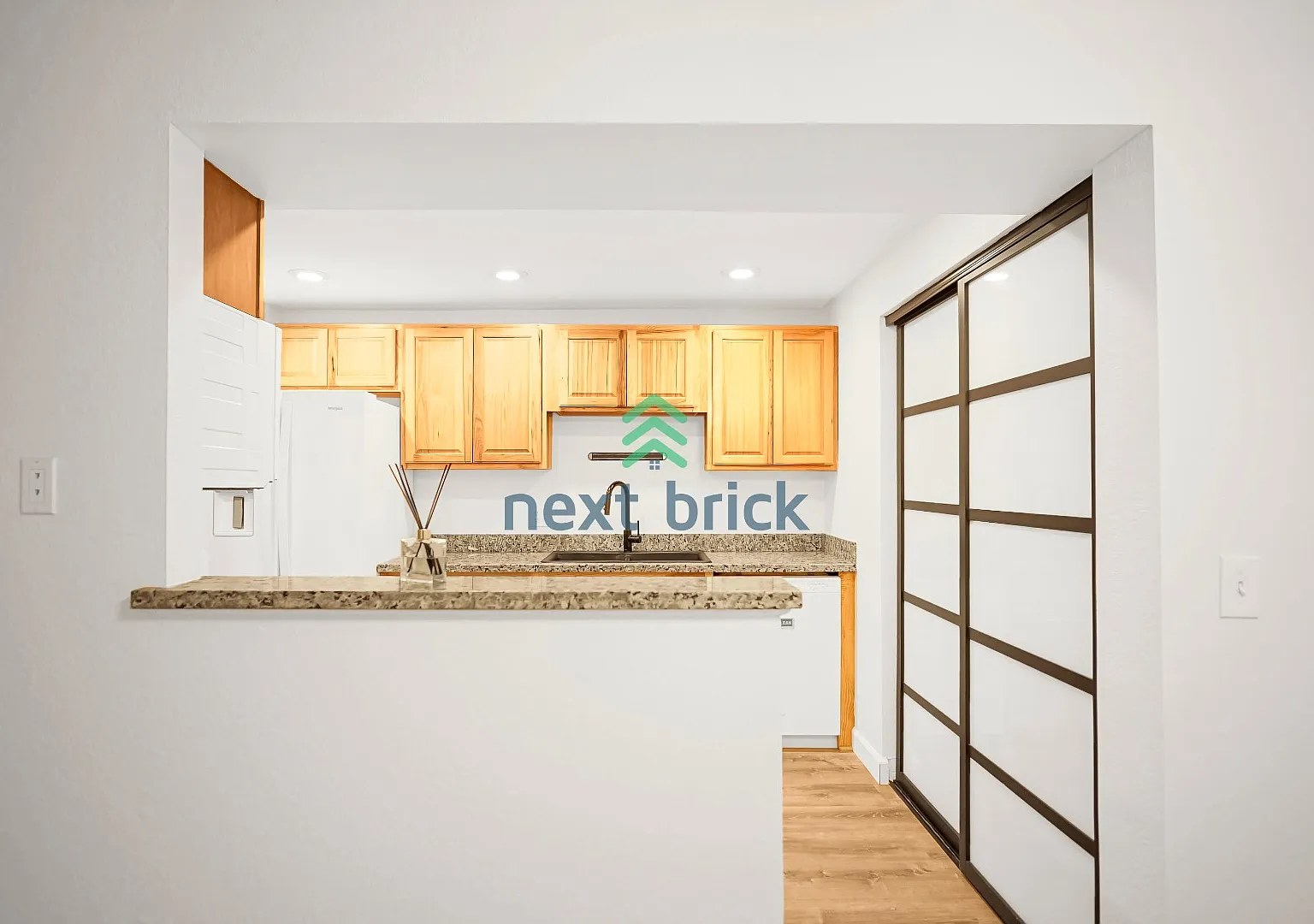 Charming 2 Bedroom 1 Bathroom Condo! — Photo 3