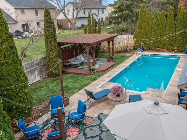10740 Pine Bluff Dr, Fishers, IN 46037