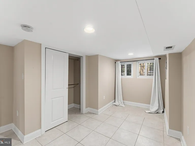 11 R St NW — Photo 36