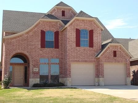 Beautiful curb appeal with this large home!