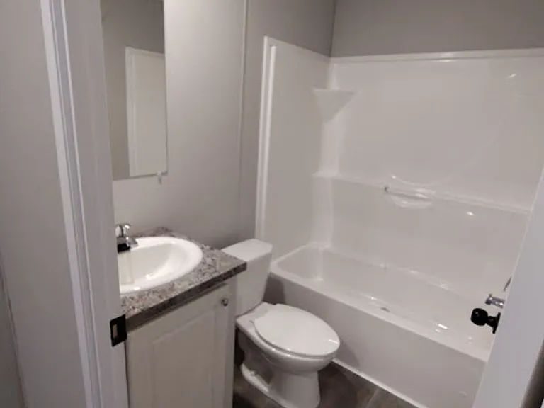 5600 W Kilgore Ave — Photo 27