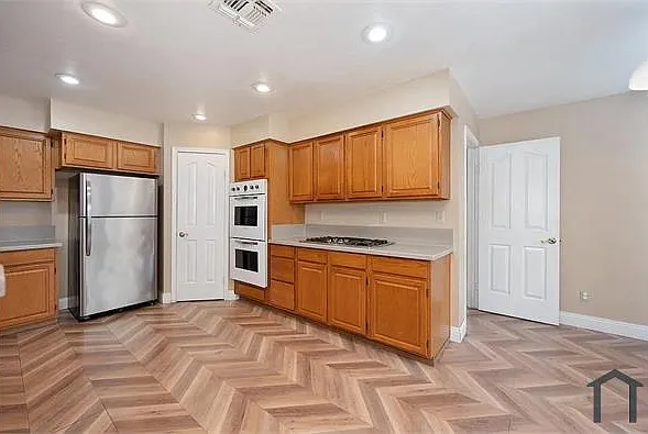 1585 Foxwood Dr — Photo 10