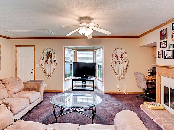 5th image of 302 Meadowwood Cir