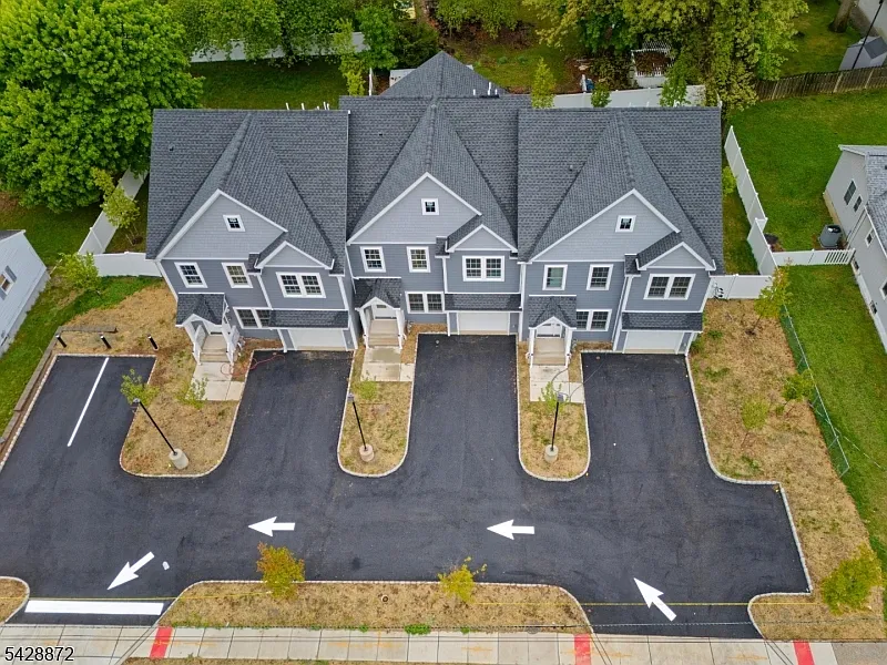 8 Travers Ave