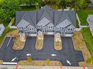 8 Travers Ave, Edison, NJ 08817