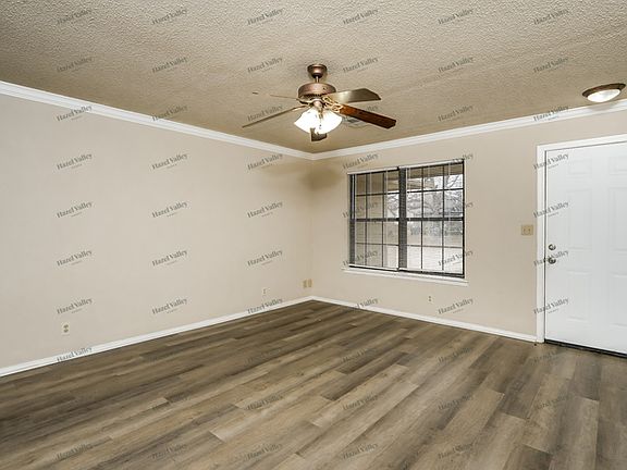 3rd image of 608 W 47th Pl