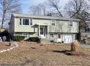 17 Fairmount St, Smithfield, RI 02917