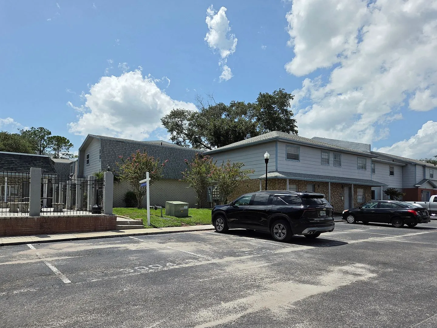 2 bed, 2.5 bath, 1079 sqft, $1,300 — Photo 2