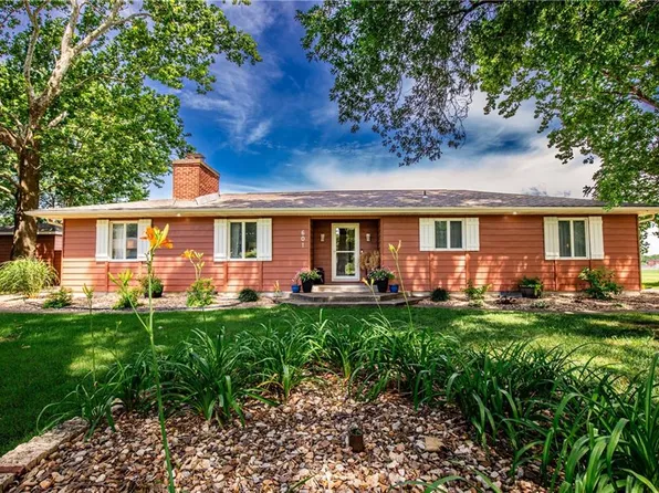 601 W 14th St, Pleasanton, KS 66075