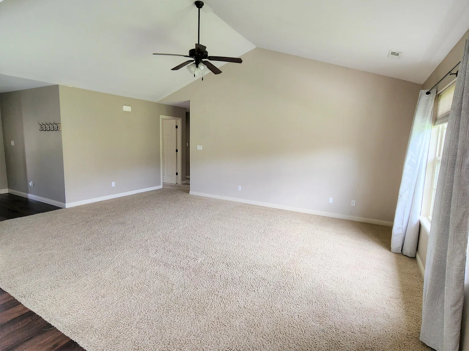 3 bed, 2.0 bath, 1508 sqft, $1,850 — Photo 3