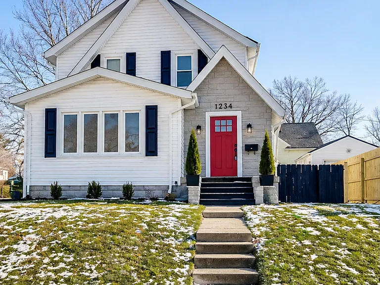 1835 Thornapple Ave — Photo 1