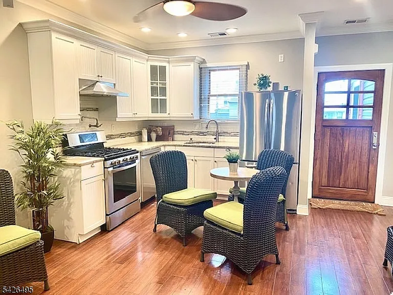 217 Newark Ave — Photo 10