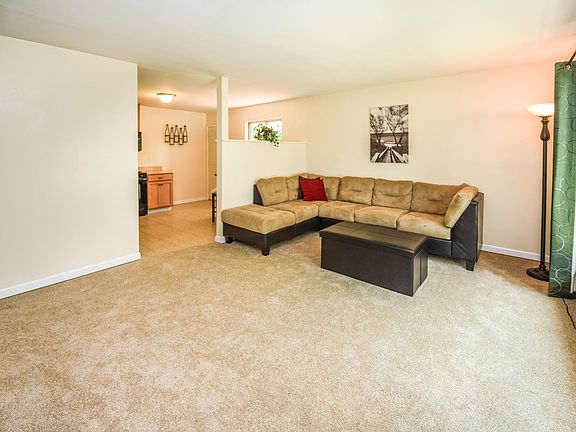 2nd image of 1046 Diversey Dr