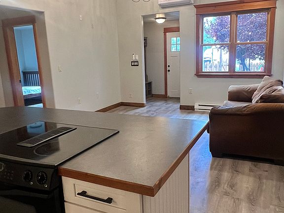 2nd image of 382 3rd St #2