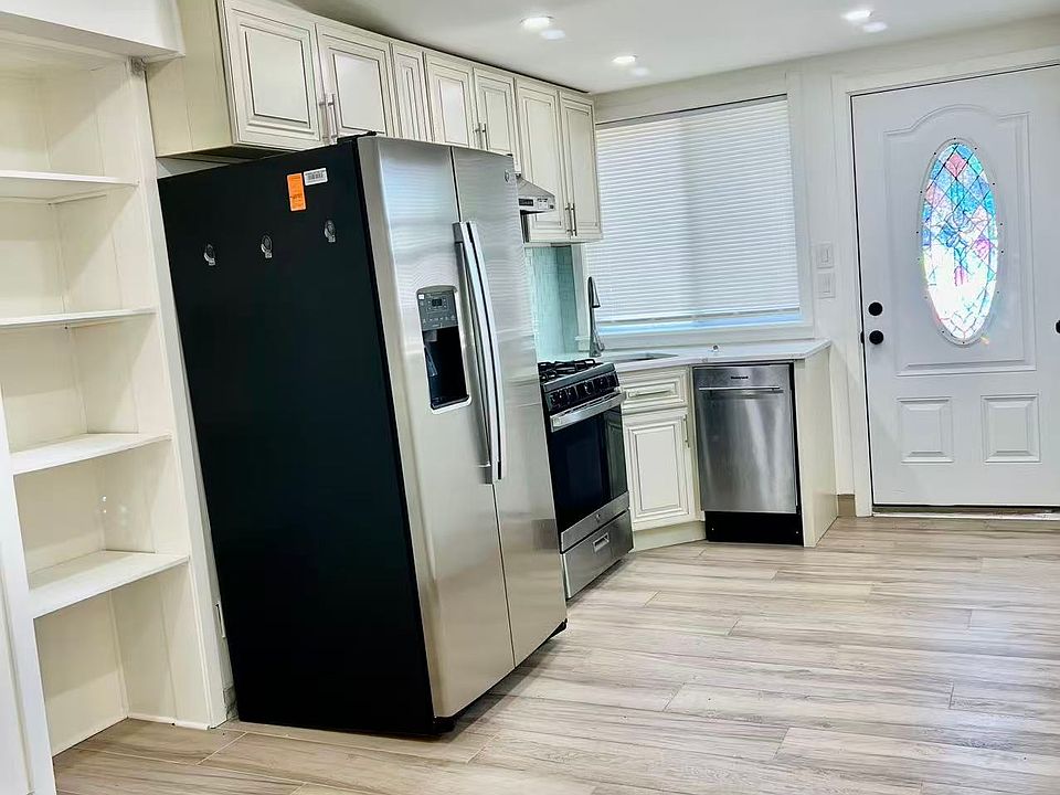 1st image of 75 Alexander St #2