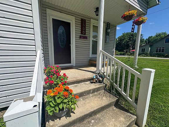 3rd image of 2500 N Main Avenue