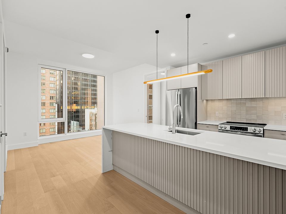 1st image of 250 W 49th St #41002