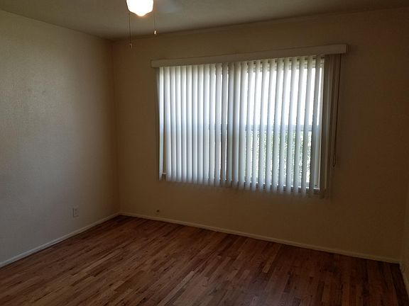 3rd image of 15914 Sherman Way