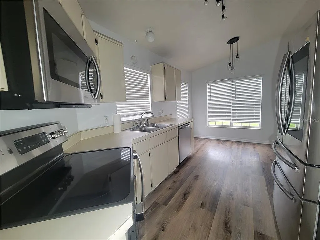 4 bed, 3.0 bath, 1525 sqft, $2,195 — Photo 3