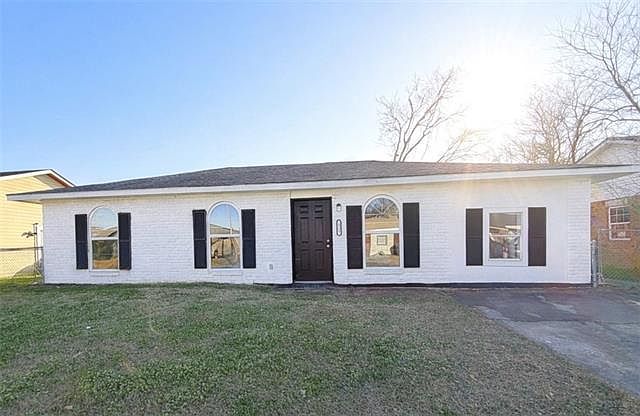 1st image of 321 Judiciary Dr