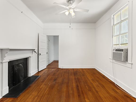 4th image of 4604 Banks St