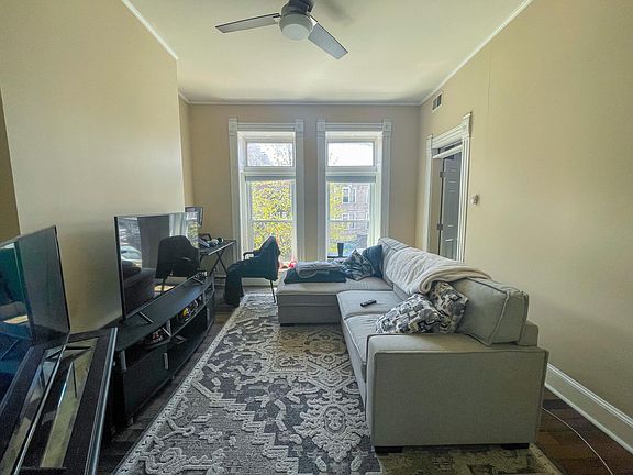 3rd image of 2048 W Division St #3