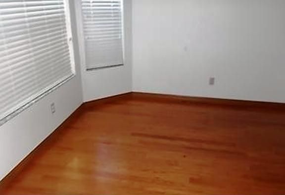 4th image of 901 Village Lake Dr S