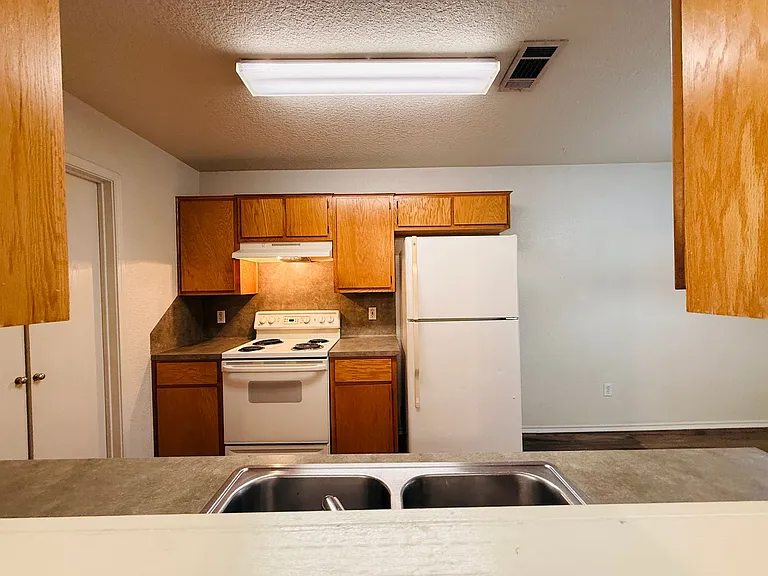 2801B Lucille Dr — Photo 4