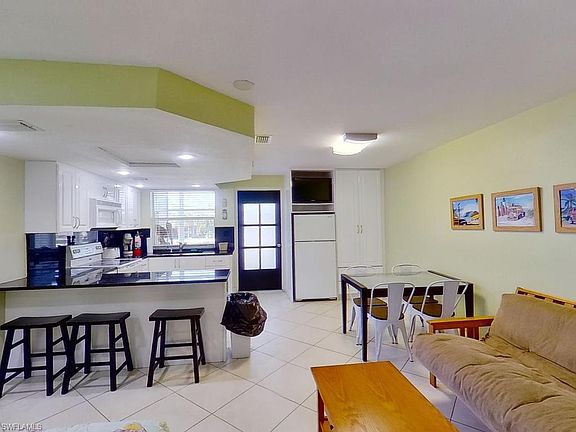 5th image of 202 E Broadway Ave #103