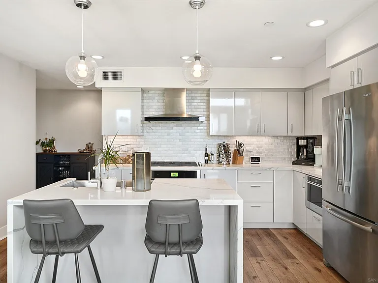 3030 Jarvis St #7 — Photo 15