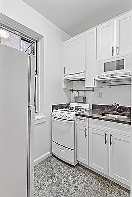 3rd image of 217 E 76th St APT 2C