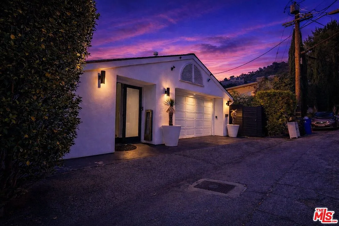 3 bed, 3.0 bath, 1852 sqft, $9,995 — Photo 3