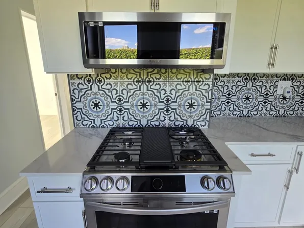 50 Montrose Avenue image 7 of 9