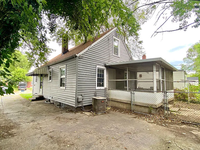 1921 Gault St — Photo 17