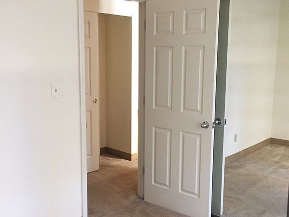 3rd image of 5316-5320 Pershing Ave #207