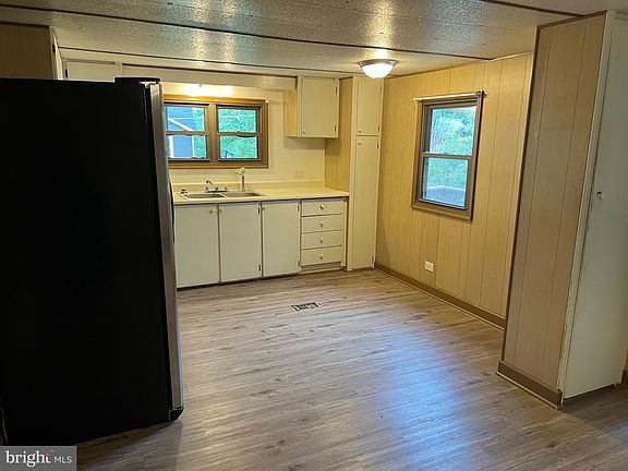 4th image of 107 Sawmill Ct