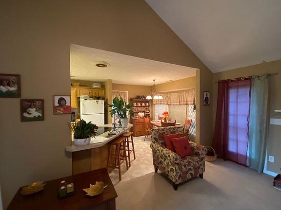 5th image of 304 Sunny Ln