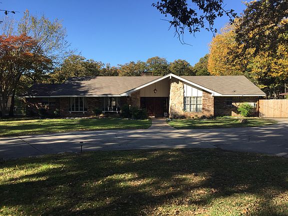 2nd image of 1105 N Irving Heights Dr