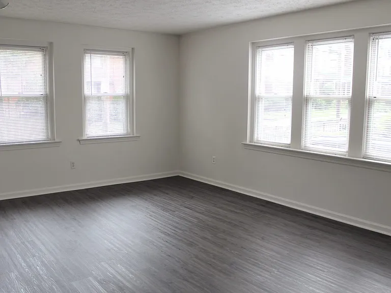 600 S Negley Ave — Photo 3