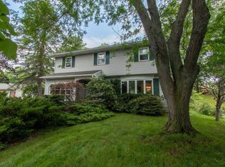 5 Gray Fox Ln, Albany, NY 12203