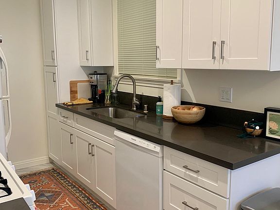 3rd image of 1108 Waterloo St #2