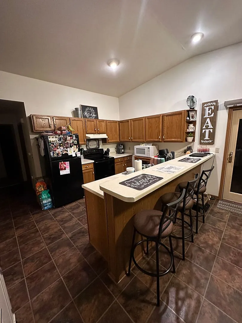 2 bed, 1100 sqft, $1,200 — Photo 2
