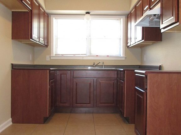 2nd image of 1742 Kilarney Ave