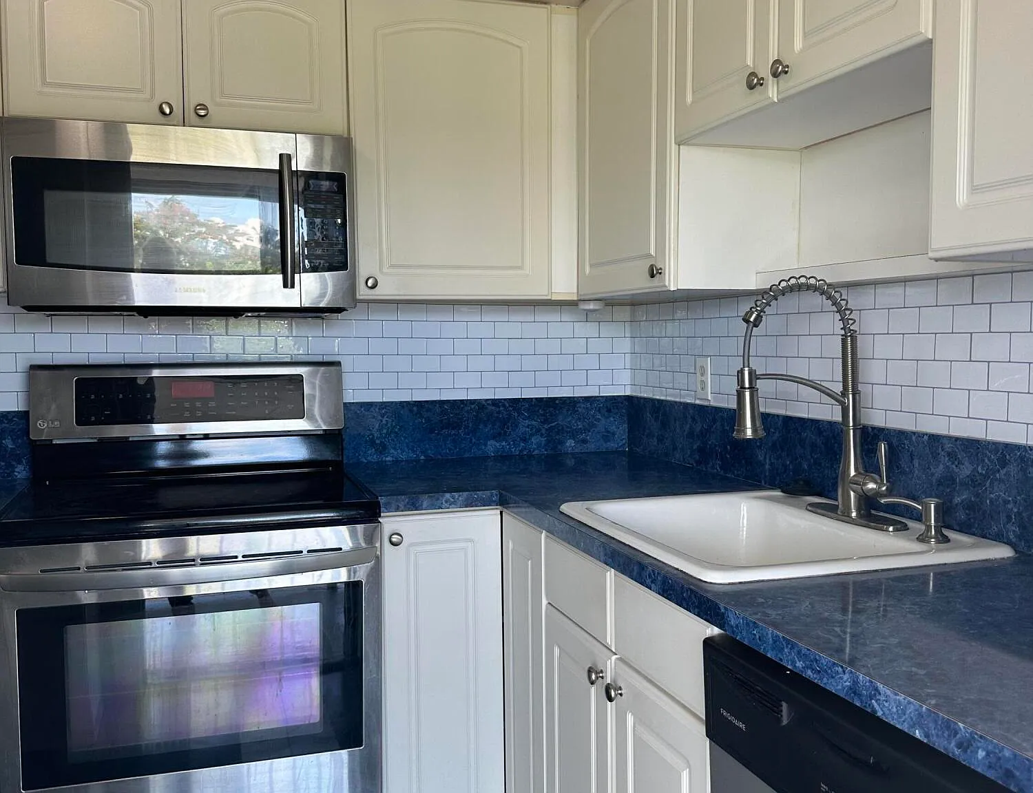 809 Hummingbird Way — Photo 2