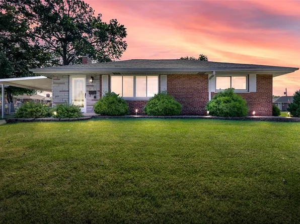 8108 Parkridge Dr, Saint Louis, MO 63123