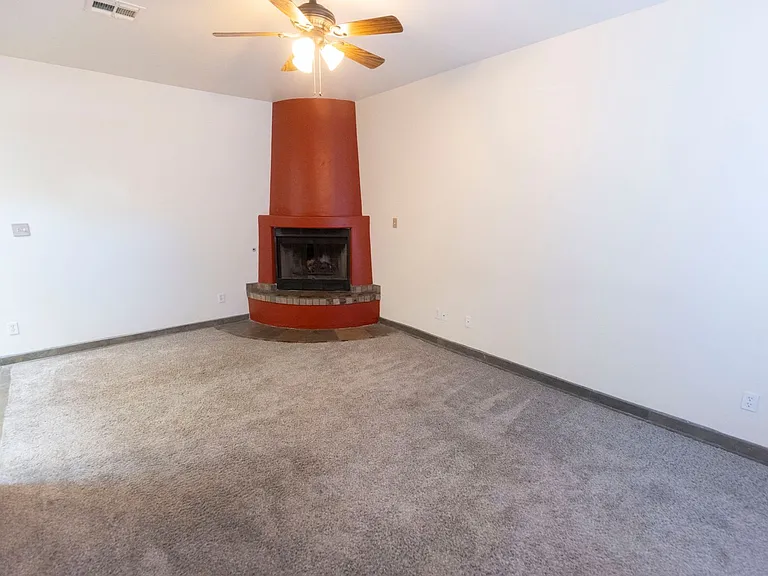 1635 Spruce Ave — Photo 3